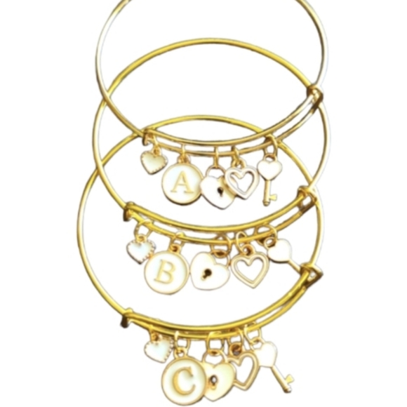 bite & pout "B" Bangle - Picture 2 of 2